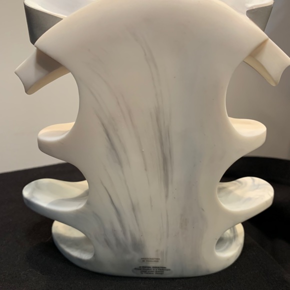 Royal Doulton shelf for small Pretty Ladies. - Picture 2 of 4